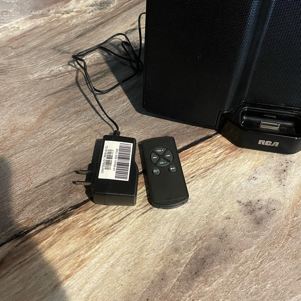 Rca Portable Speaker System For Ipod With Ac Adap… - image 3